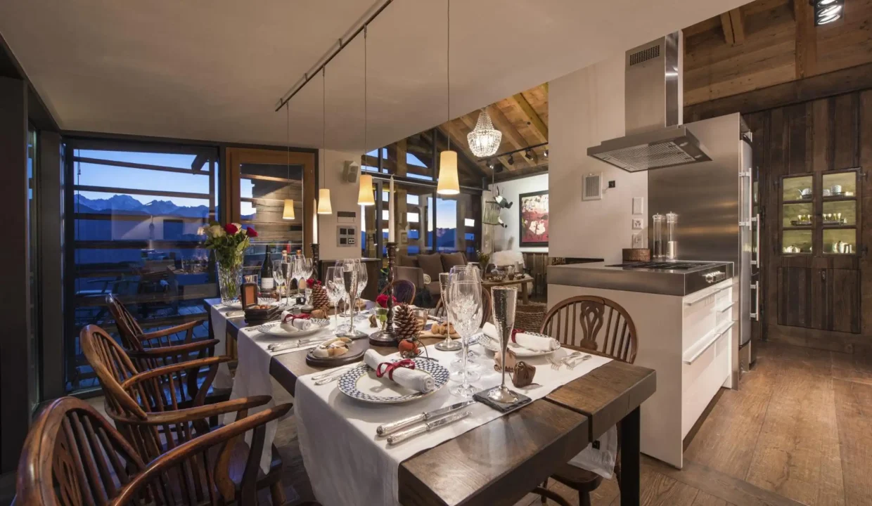 18-2448x1536