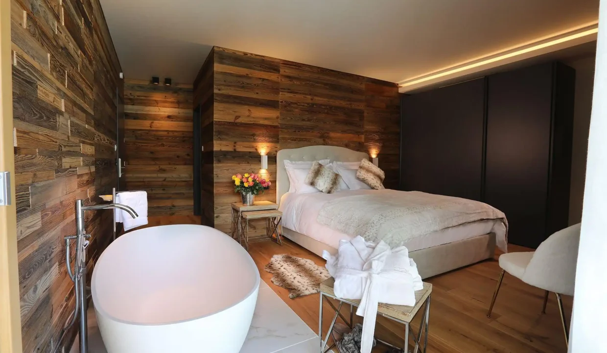16-2448x1536