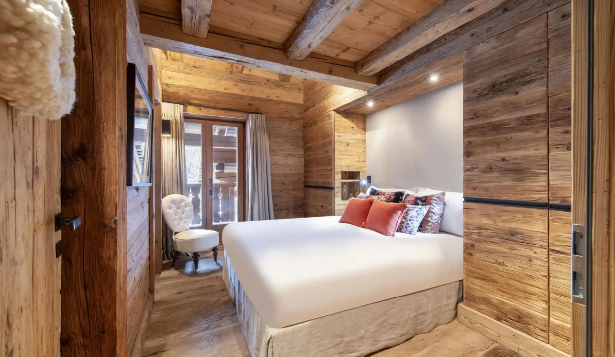 21-2448x1536