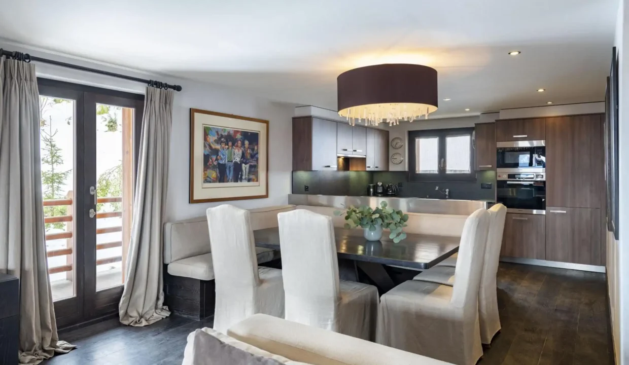 7-2448x1536