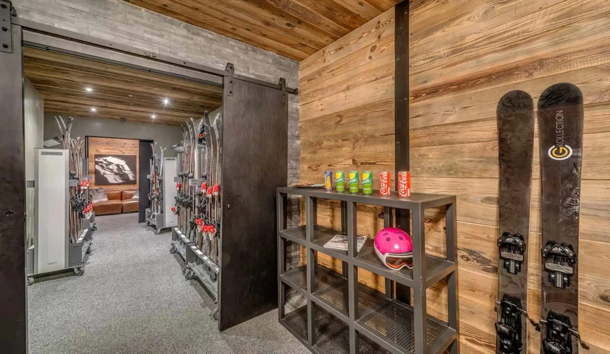 37-2448x1536