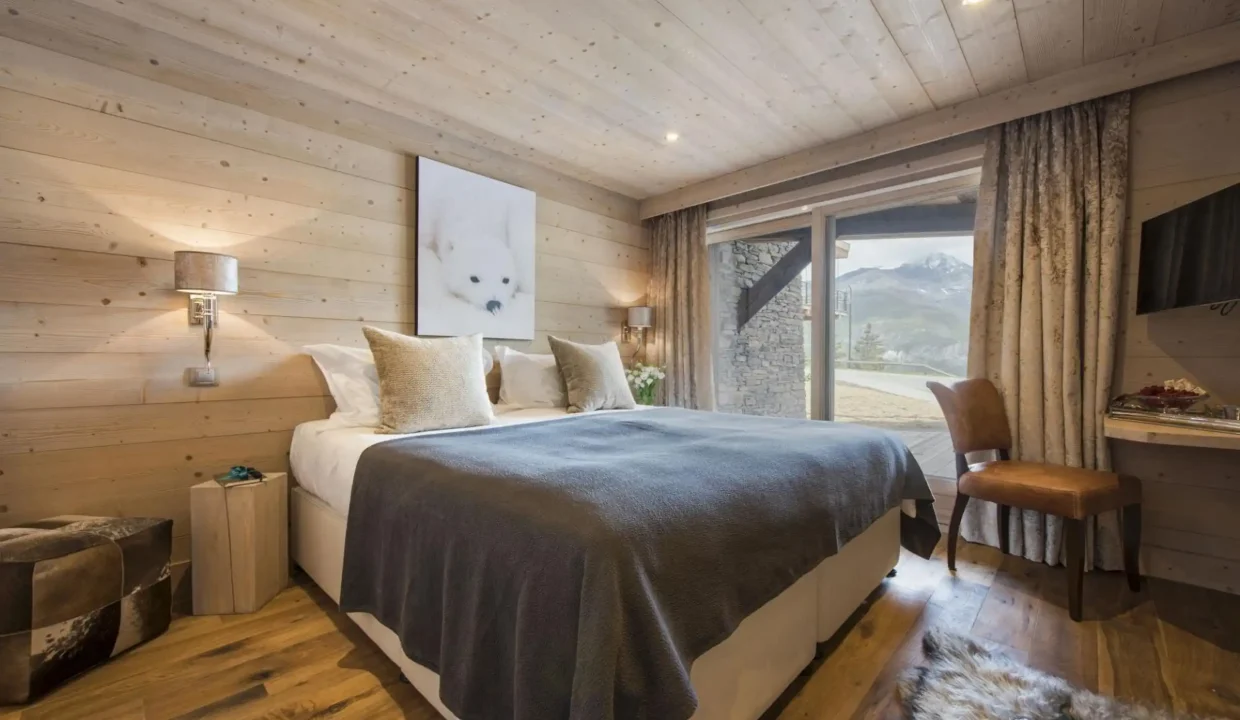 17-2448x1536