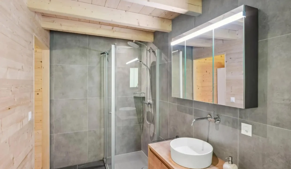 11-2448x1536