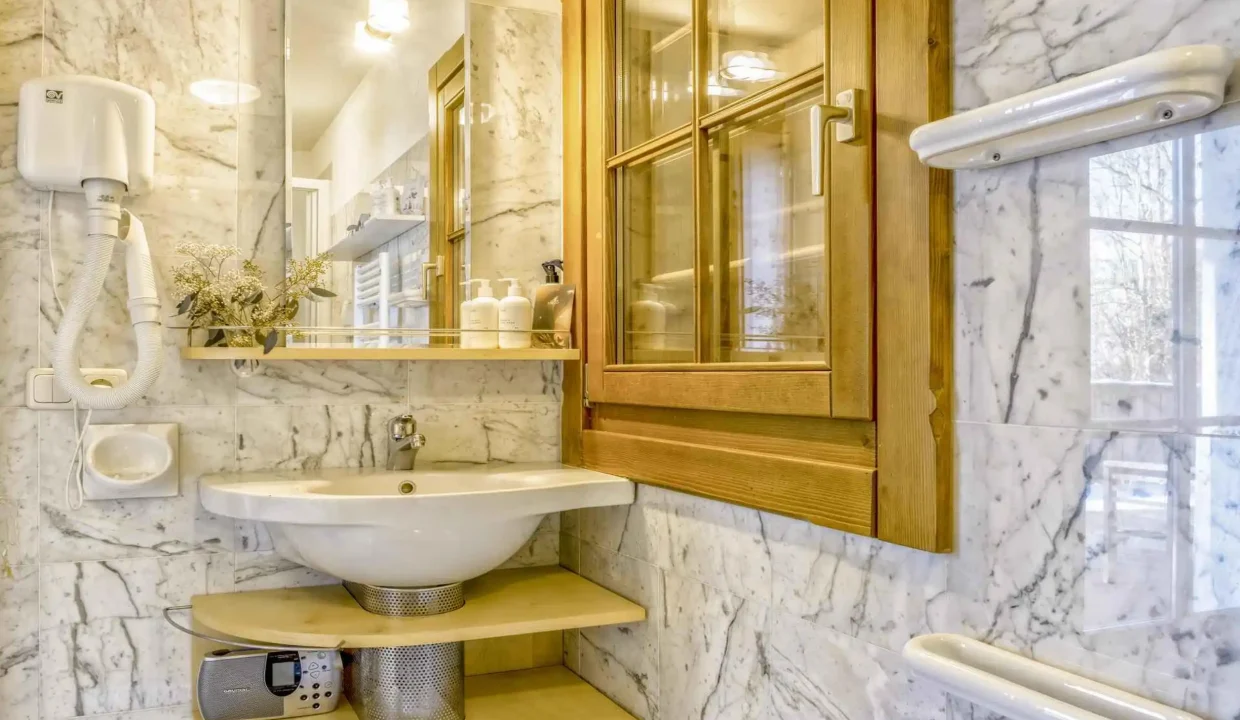 23-2448x1536