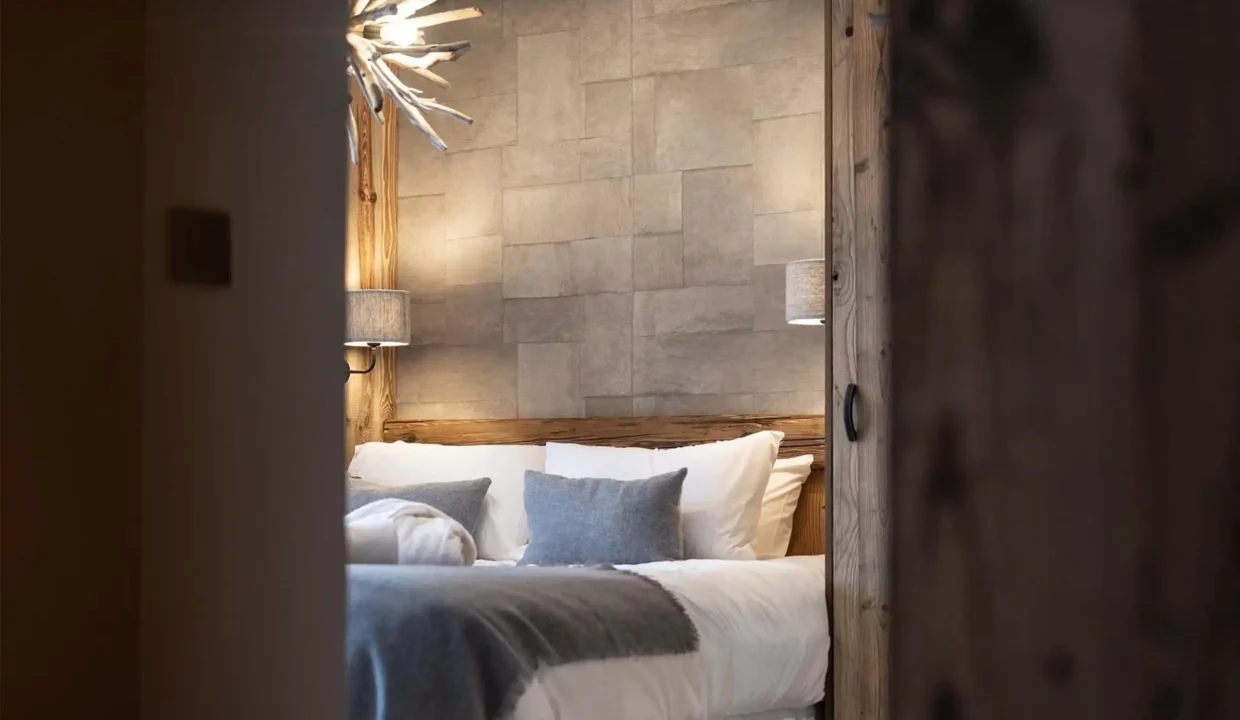 20-2448x1536